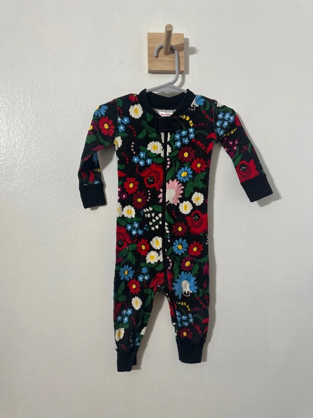 Hanna Andersson Black Floral One Piece Zippy Pajama 6-12 Months